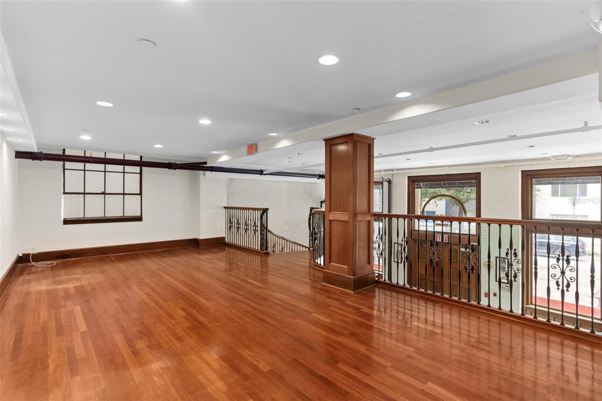 1121 TWIGGS STREET — photo 1 of 5