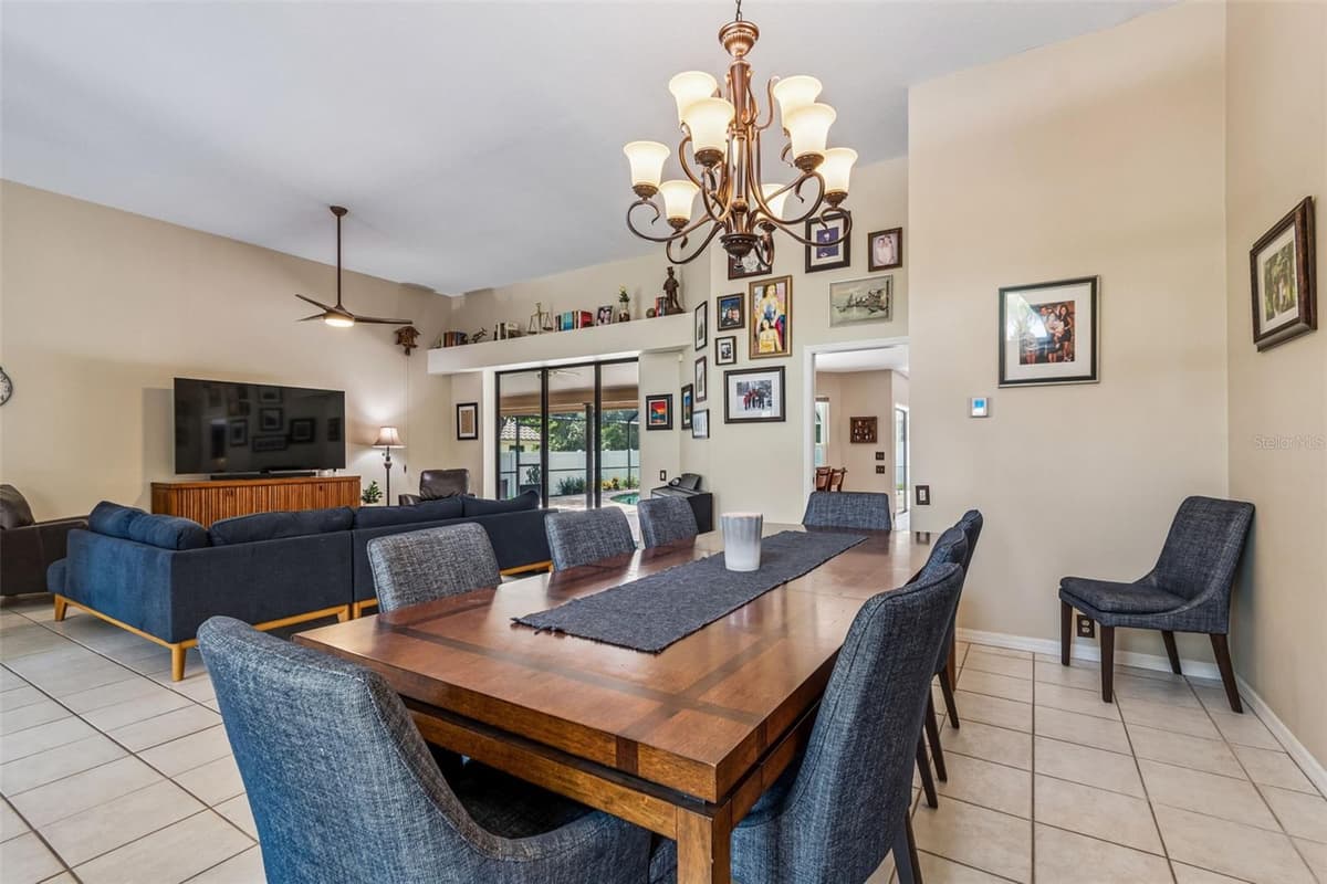 2937 HILLCREEK CIRCLE — photo 4 of 52