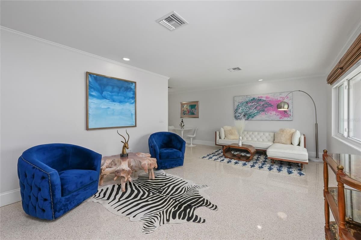 223 PINECREST DRIVE — photo 14 of 57