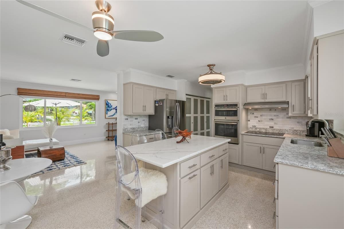 223 PINECREST DRIVE — photo 18 of 57