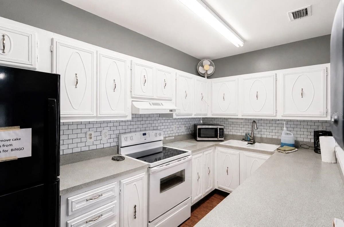 801 83RD AVENUE — photo 33 of 50