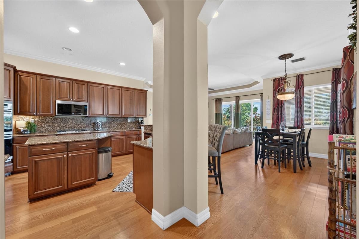 5207 LAKE VENICE DRIVE — photo 14 of 66