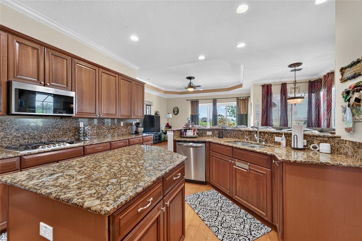5207 LAKE VENICE DRIVE — photo 16 of 66