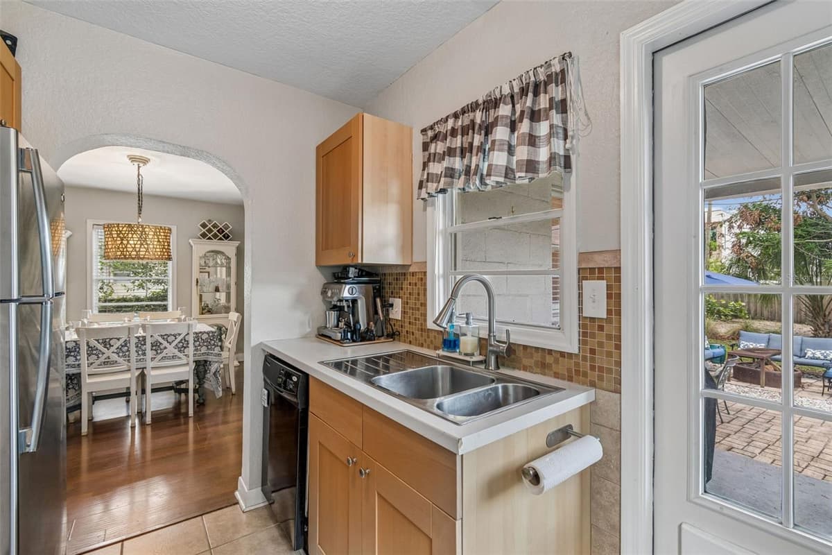 2914 WOODROW AVENUE — photo 16 of 43