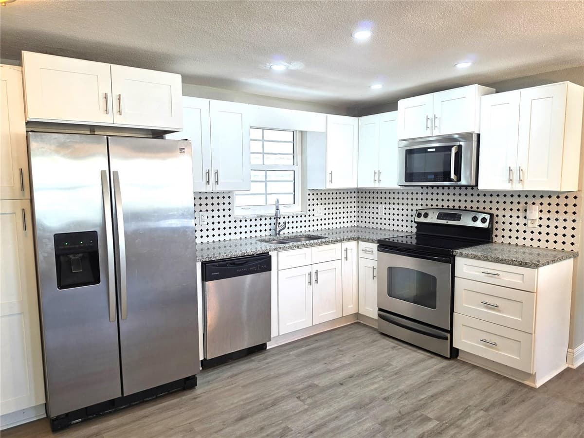 1051 MAYBURY DRIVE — photo 15 of 64