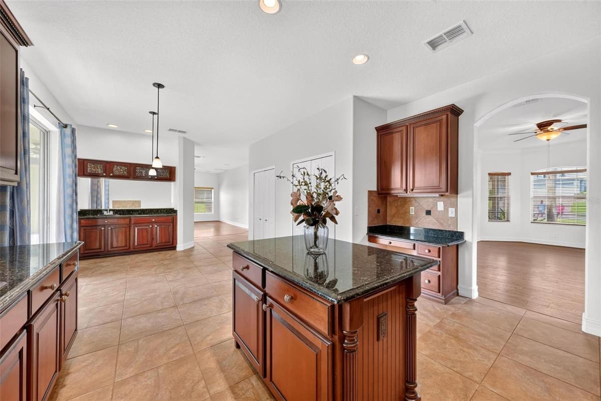 6054 TREMAYNE DRIVE — photo 12 of 64