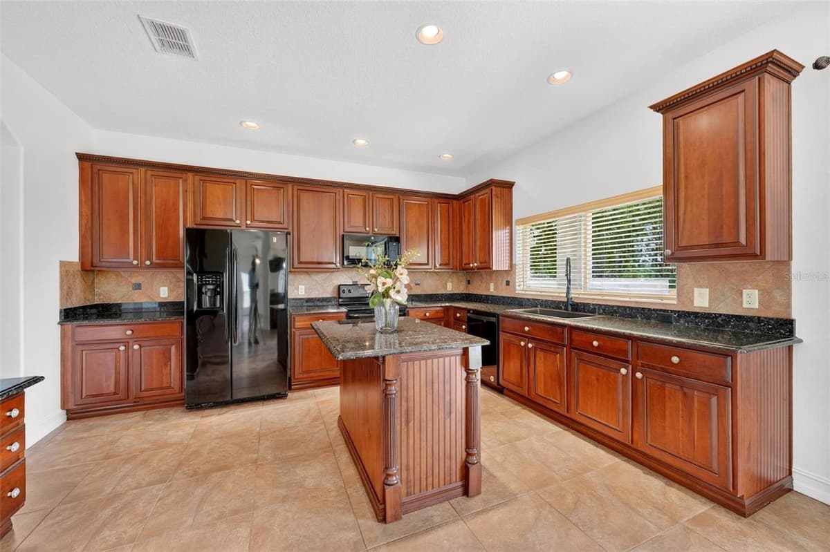 6054 TREMAYNE DRIVE — photo 11 of 64