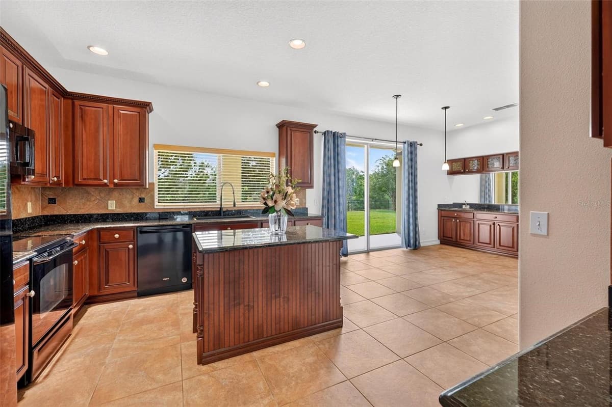 6054 TREMAYNE DRIVE — photo 13 of 64