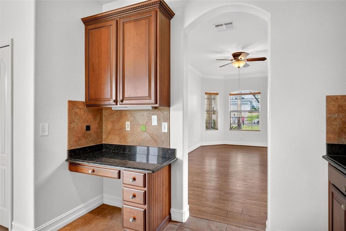 6054 TREMAYNE DRIVE — photo 14 of 64
