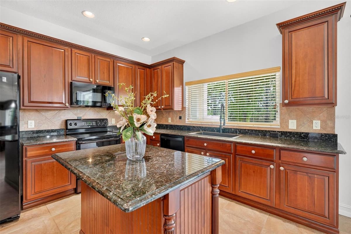 6054 TREMAYNE DRIVE — photo 10 of 64