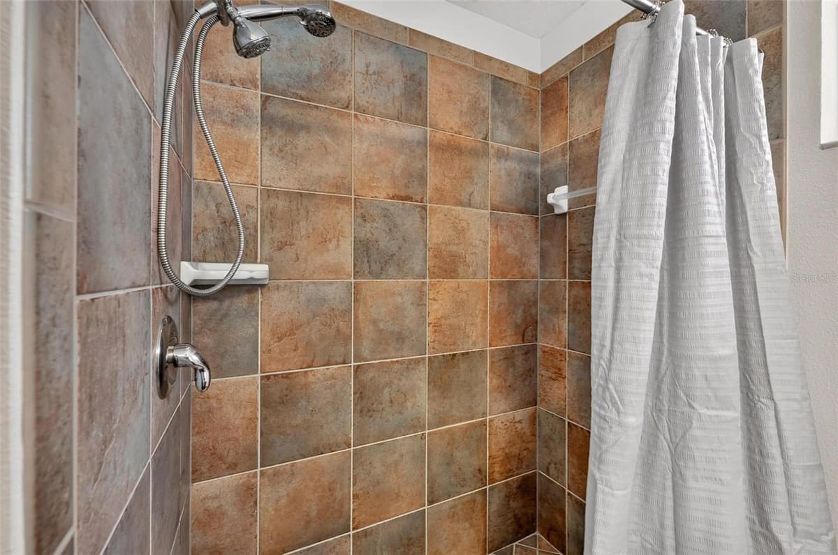 6054 TREMAYNE DRIVE — photo 24 of 64