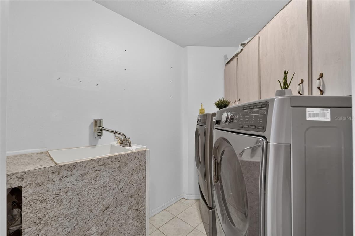 2155 FIR PLACE — photo 33 of 76