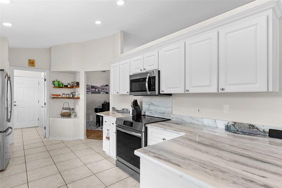 6921 SHIMMERING DRIVE — photo 11 of 50