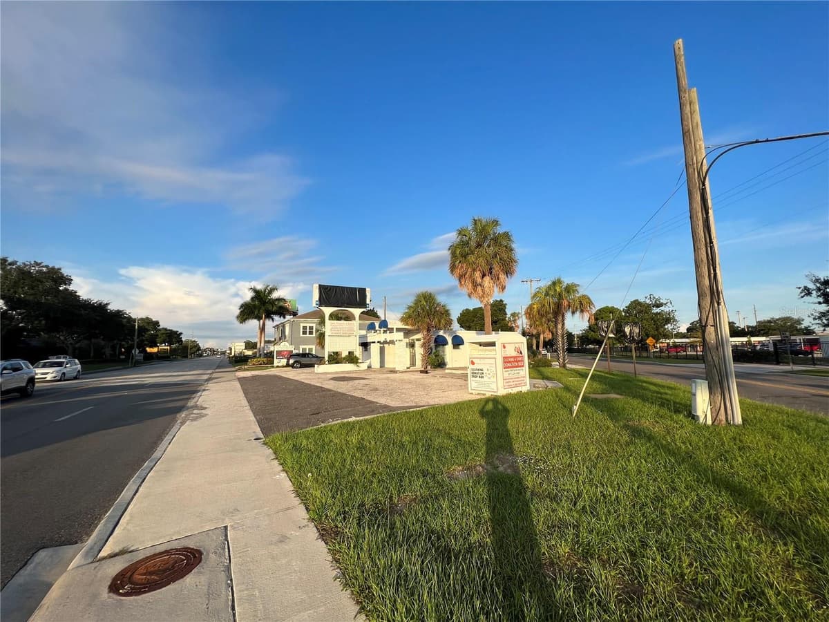 3901 HENDERSON BOULEVARD — photo 5 of 9
