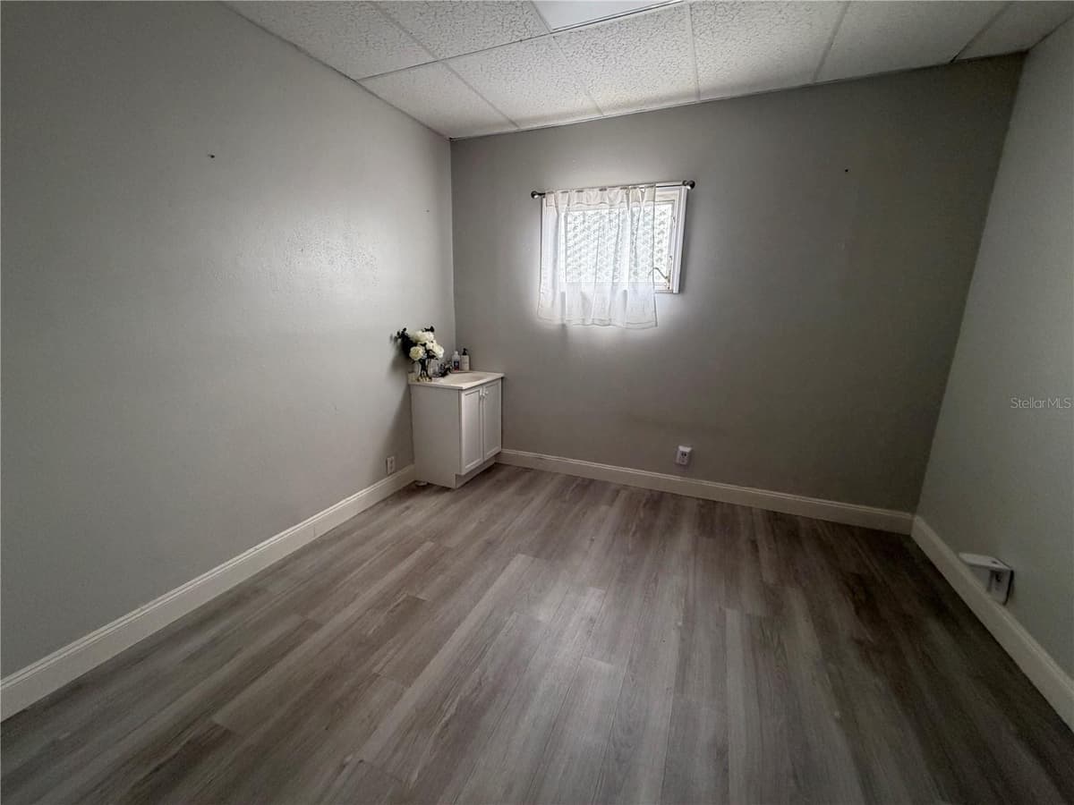 3901 HENDERSON BOULEVARD — photo 7 of 9