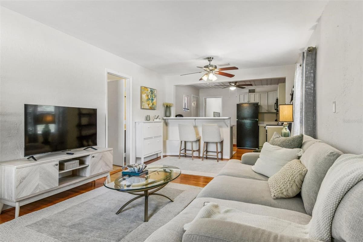 5762 2ND AVENUE — photo 7 of 25