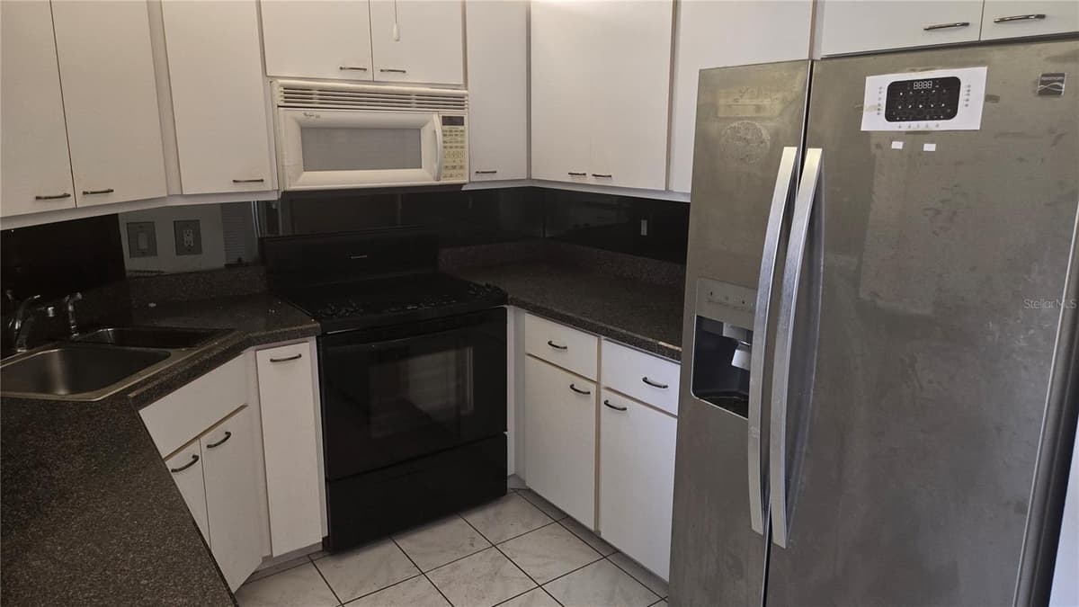 213 RUBENS DRIVE — photo 3 of 7