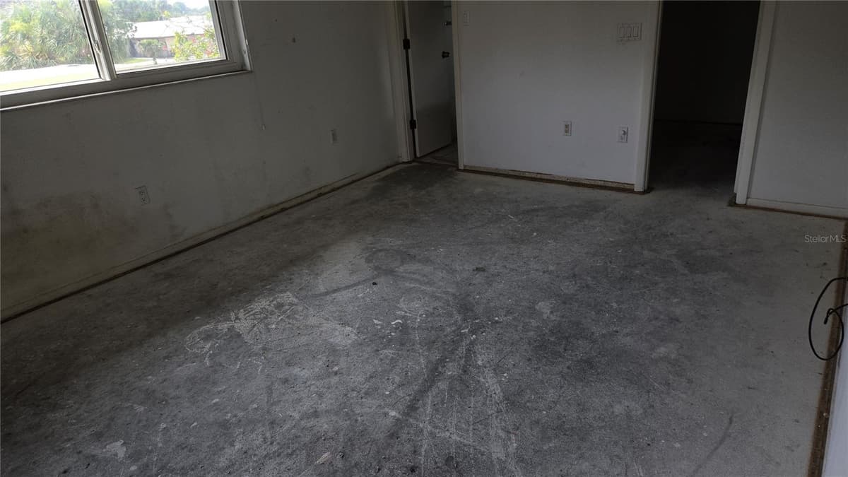 213 RUBENS DRIVE — photo 4 of 7