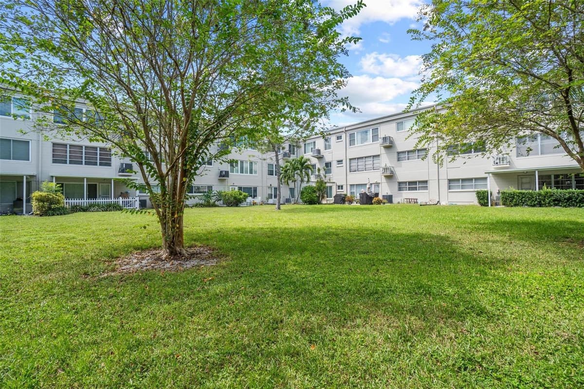 2440 WORLD PARKWAY BOULEVARD — photo 19 of 40