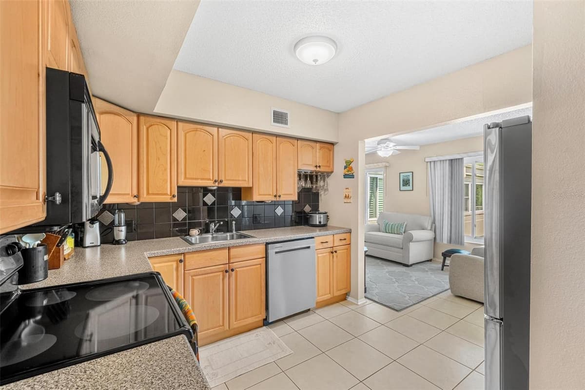 2440 WORLD PARKWAY BOULEVARD — photo 8 of 40