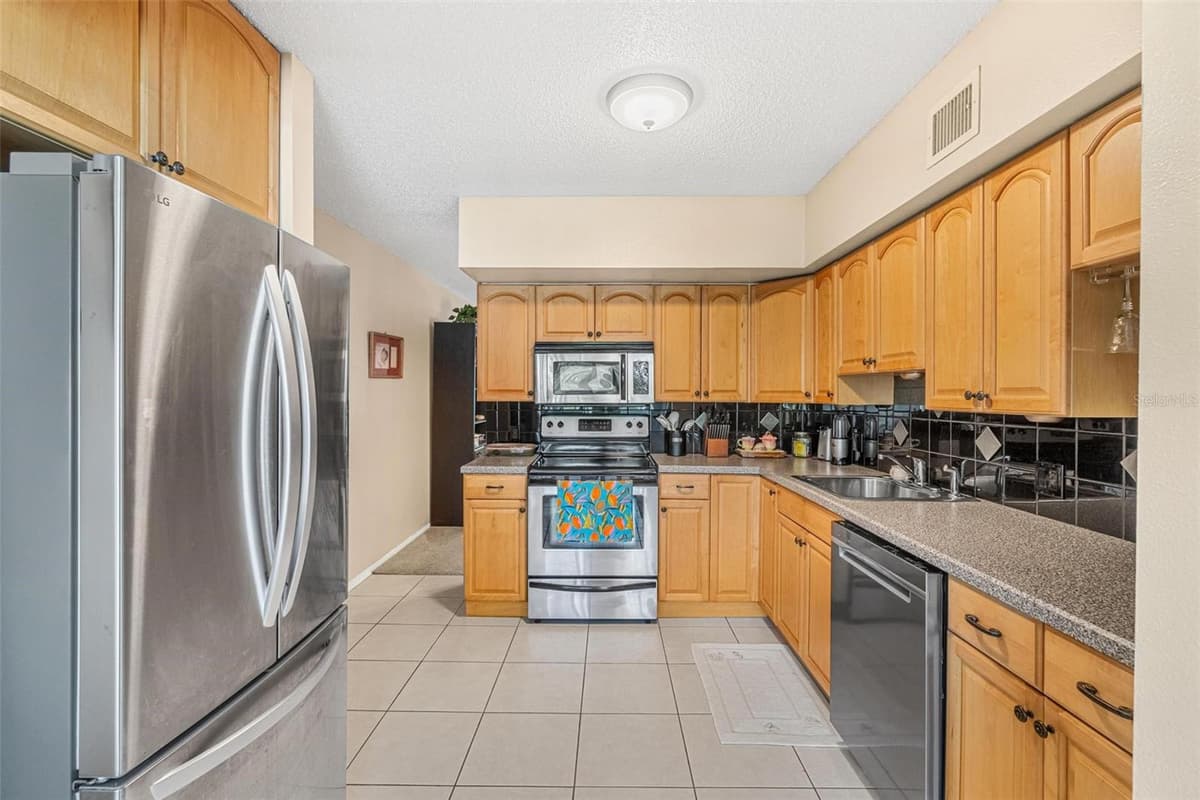 2440 WORLD PARKWAY BOULEVARD — photo 9 of 40