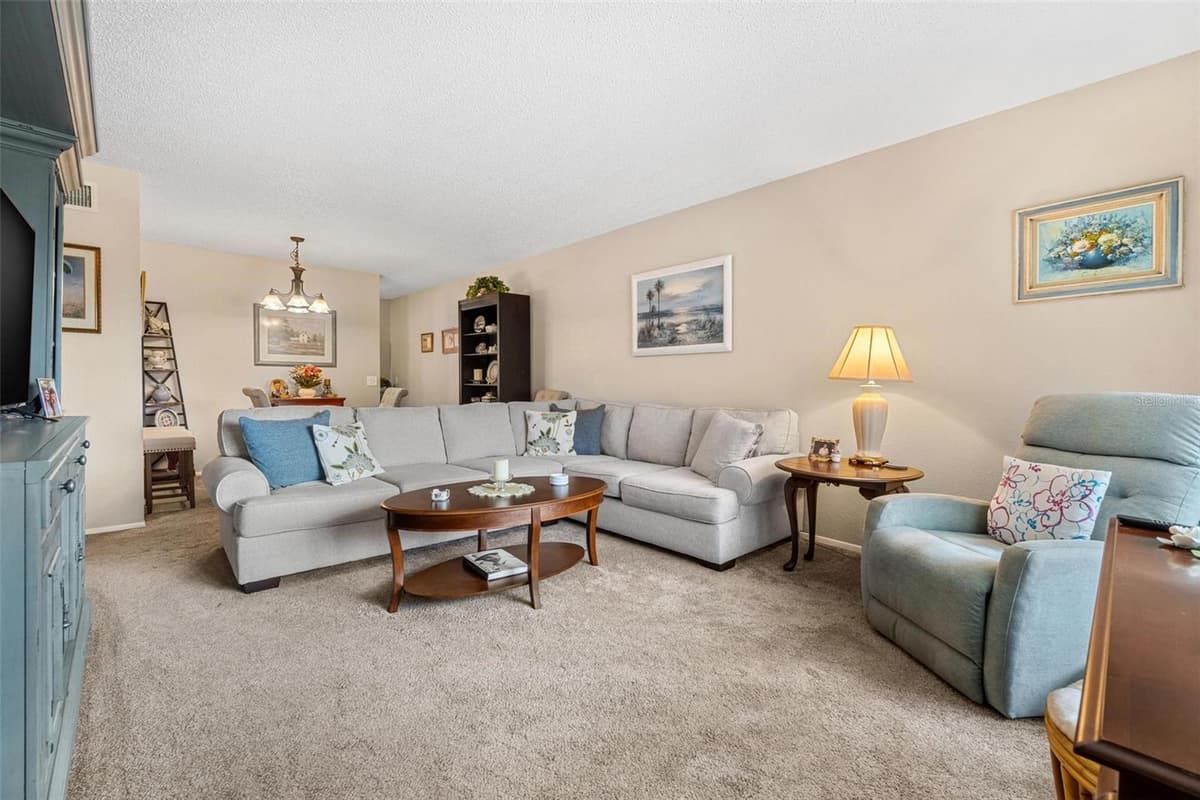 2440 WORLD PARKWAY BOULEVARD — photo 4 of 40