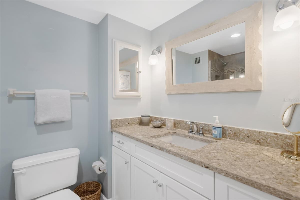 880 MANDALAY AVENUE — photo 16 of 35