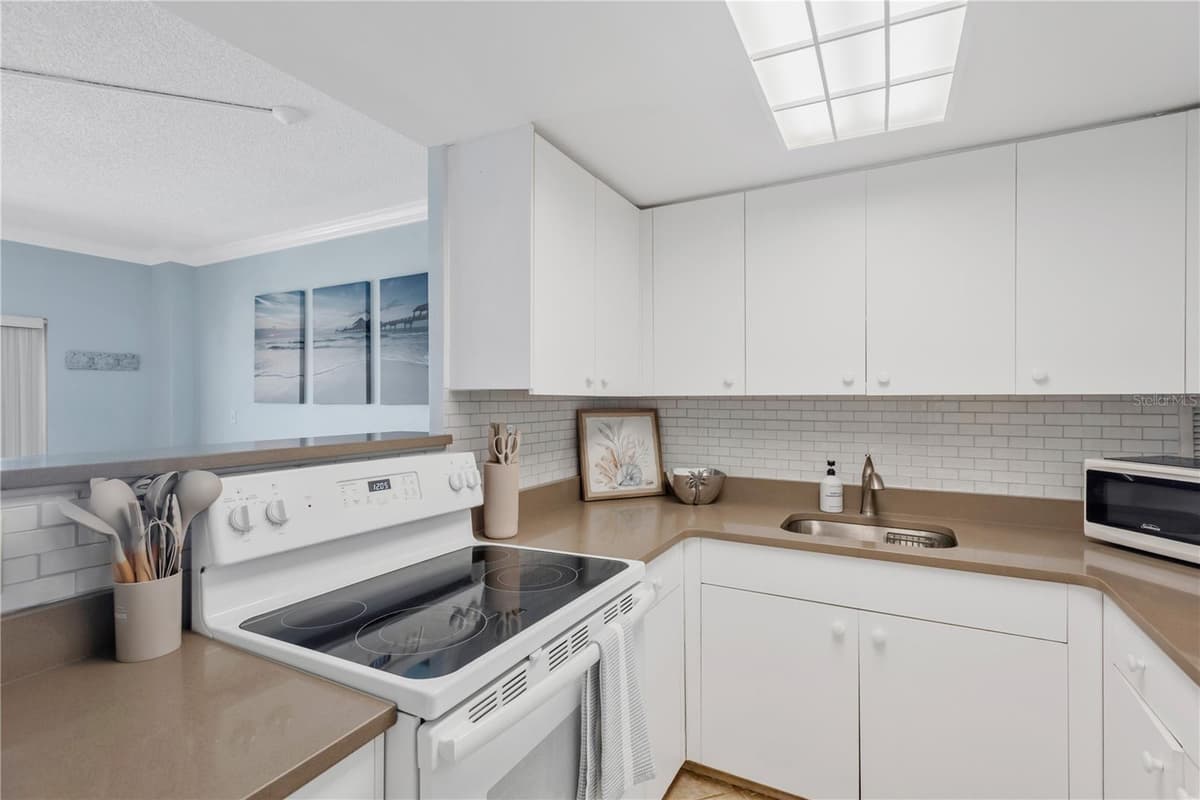 880 MANDALAY AVENUE — photo 14 of 35