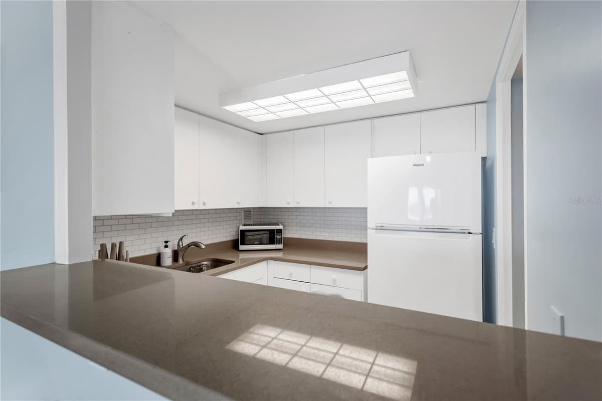 880 MANDALAY AVENUE — photo 15 of 35