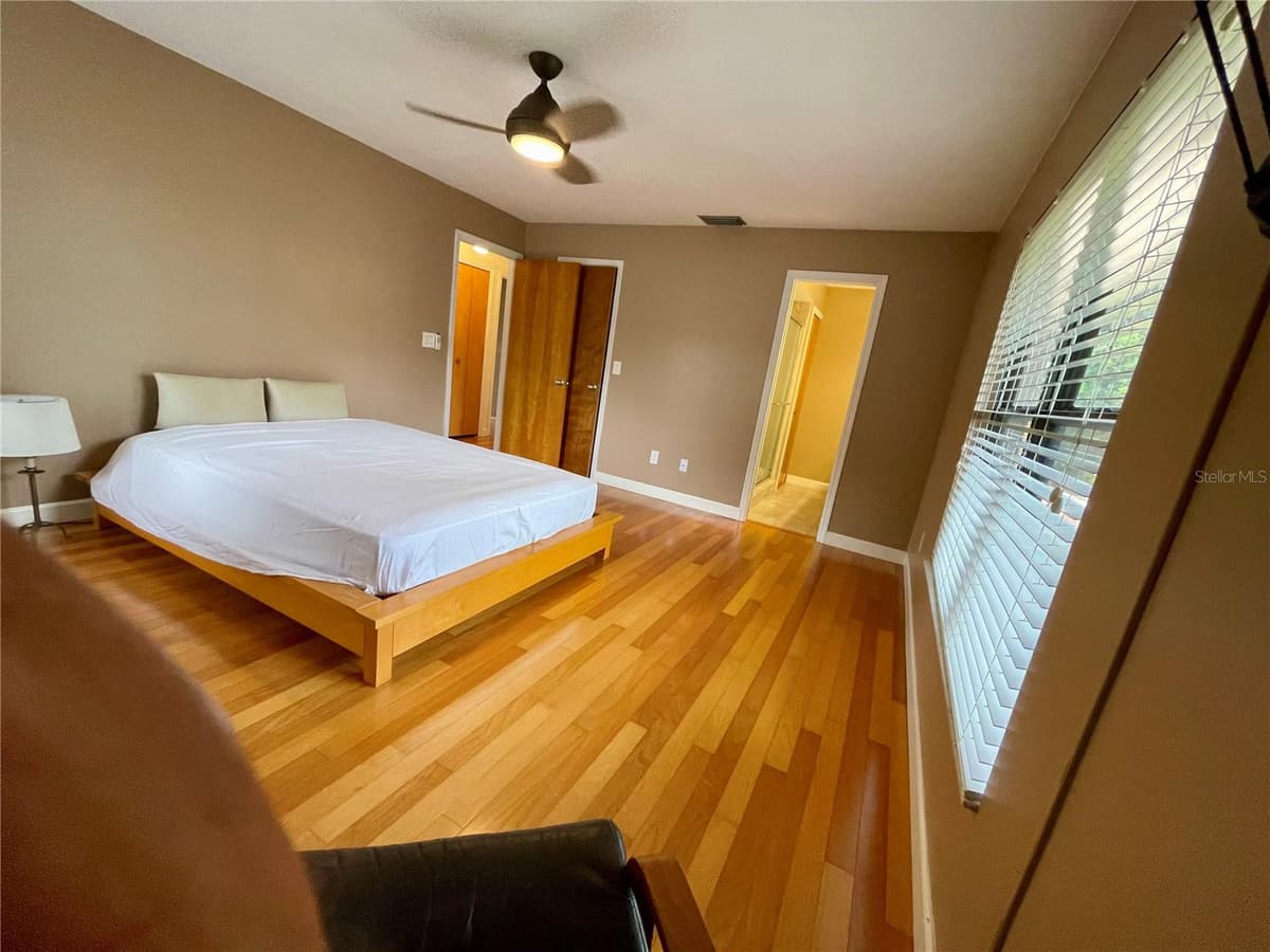 1850 BRYAN AVENUE — photo 14 of 26