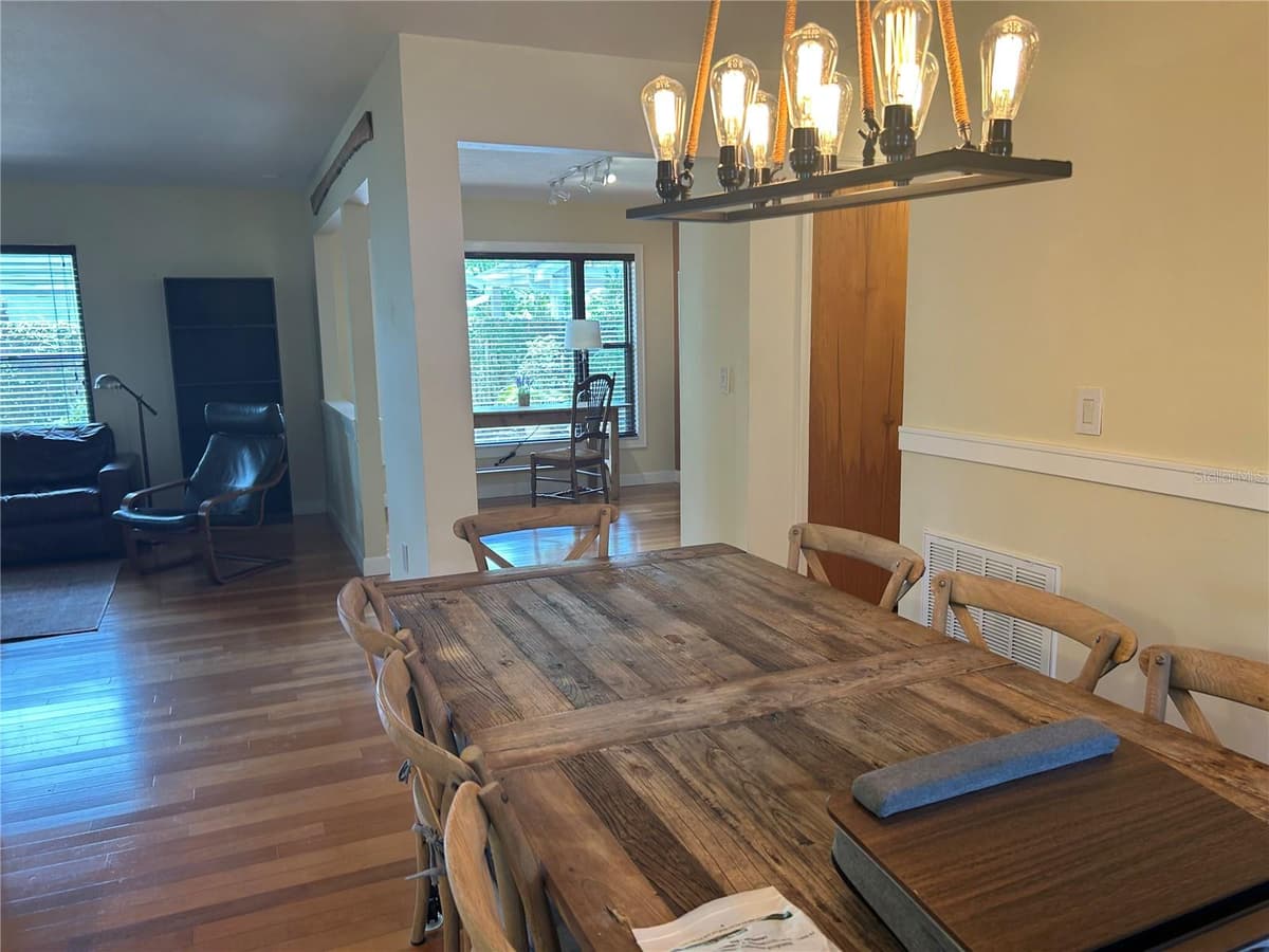 1850 BRYAN AVENUE — photo 13 of 26
