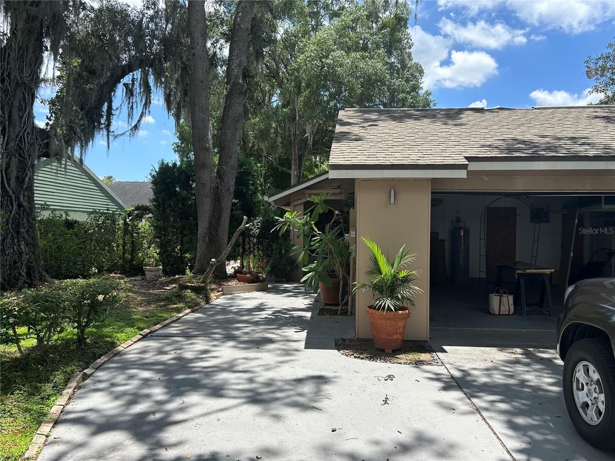 1850 BRYAN AVENUE — photo 5 of 26