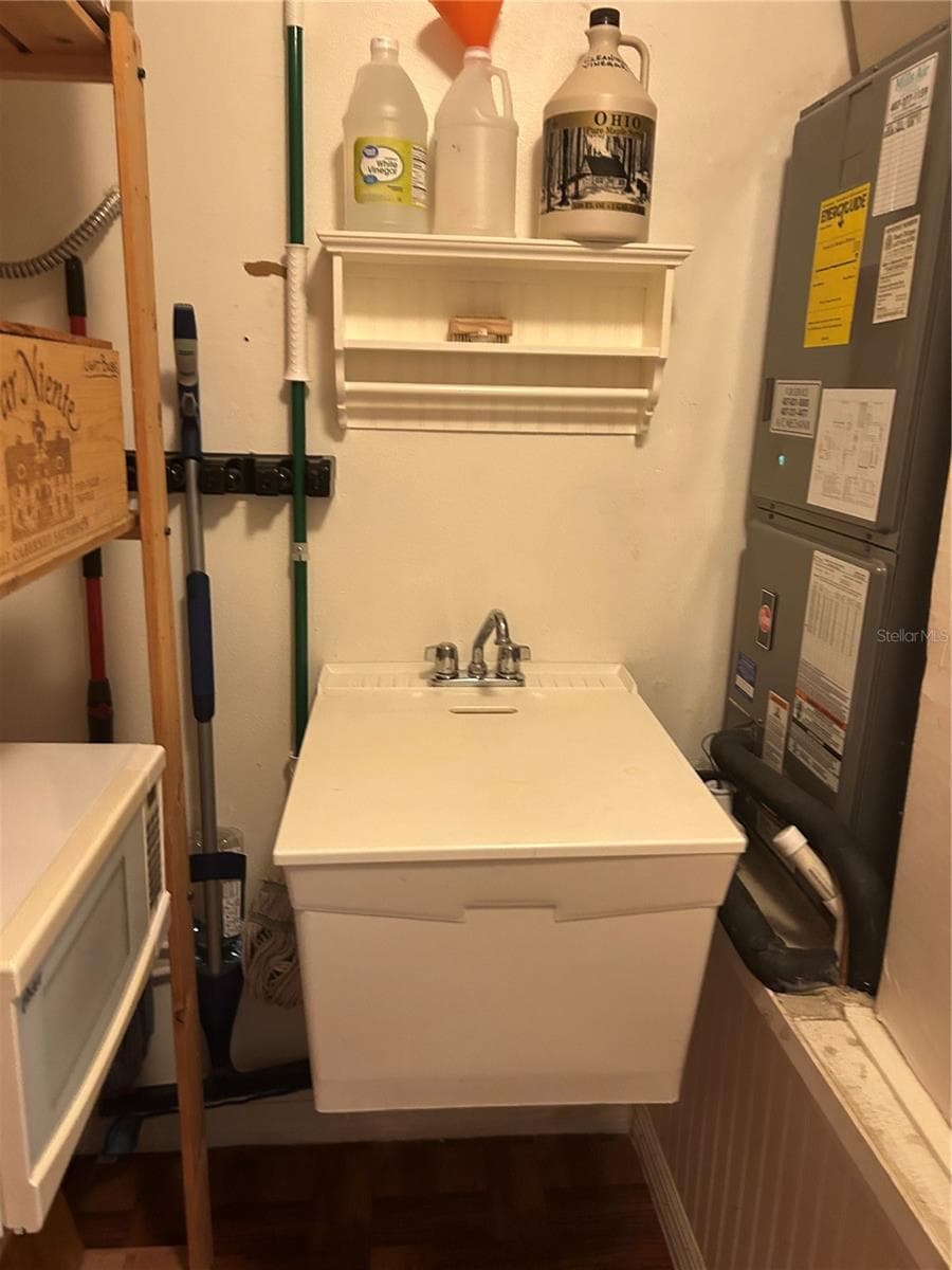 1850 BRYAN AVENUE — photo 23 of 26