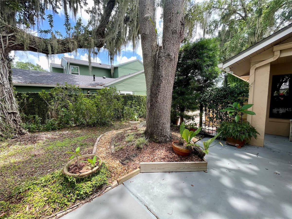 1850 BRYAN AVENUE — photo 3 of 26