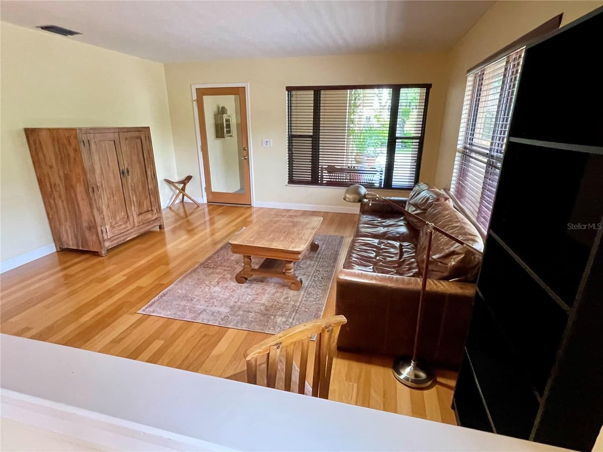 1850 BRYAN AVENUE — photo 11 of 26