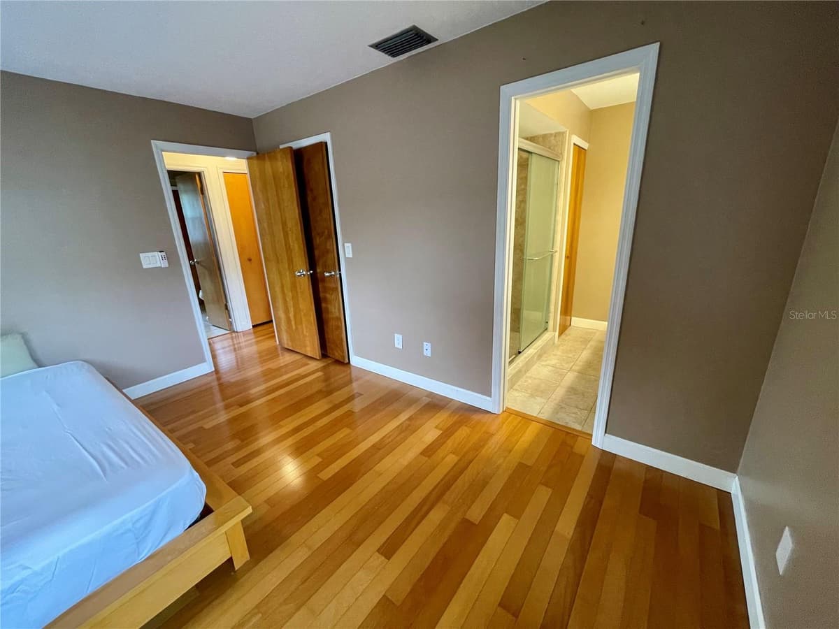 1850 BRYAN AVENUE — photo 15 of 26