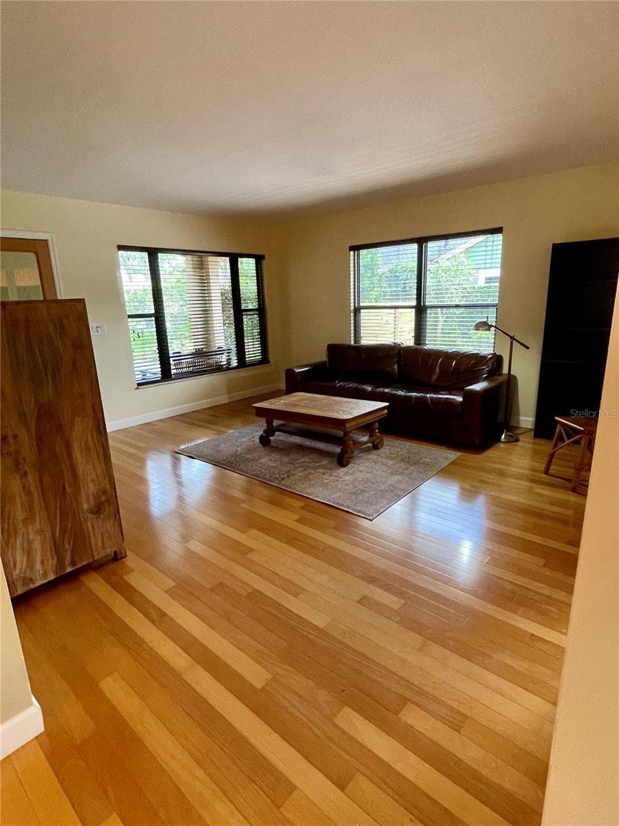 1850 BRYAN AVENUE — photo 10 of 26