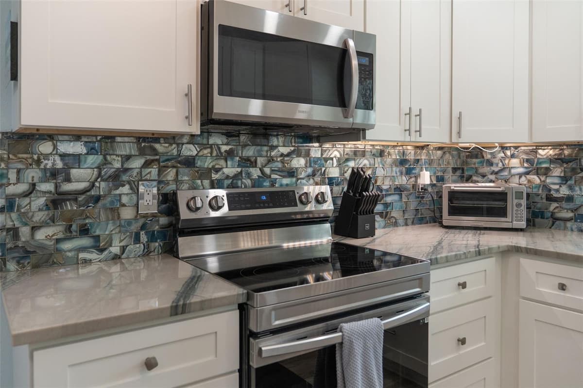 7311 BROUGHTON STREET — photo 10 of 46