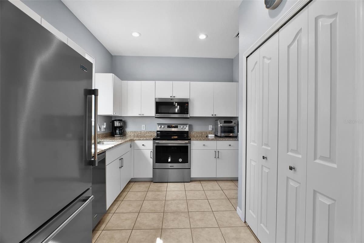 4320 MICHALER STREET — photo 10 of 30