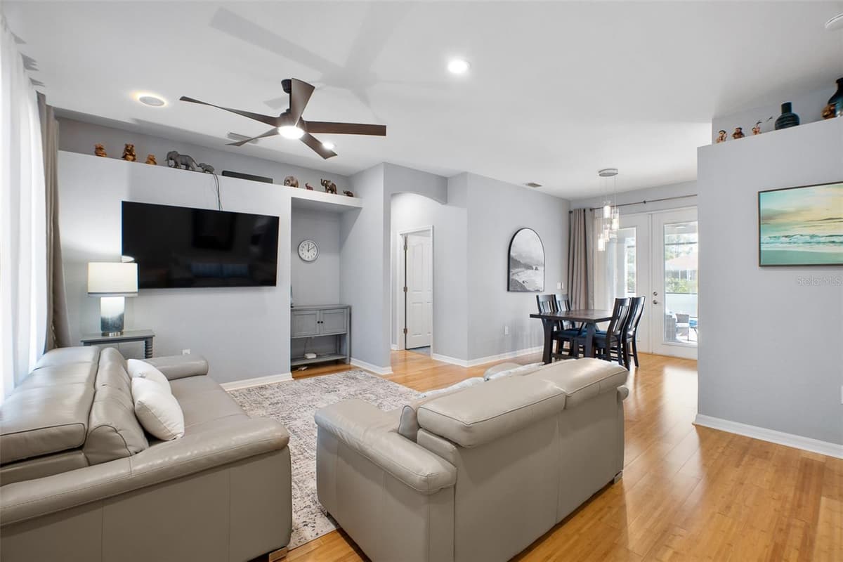 4320 MICHALER STREET — photo 4 of 30