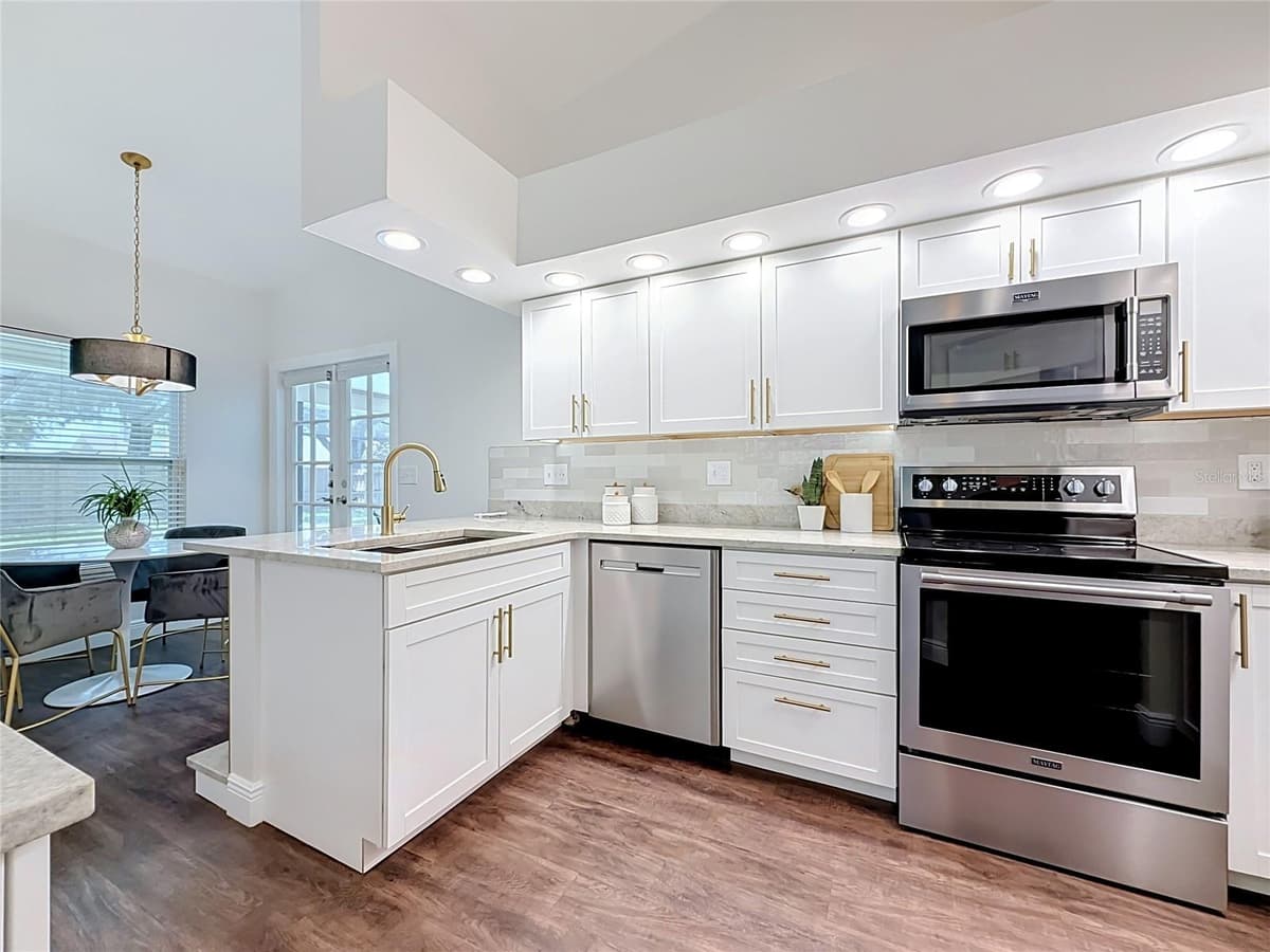 3390 LAKE SHORE LANE — photo 14 of 51