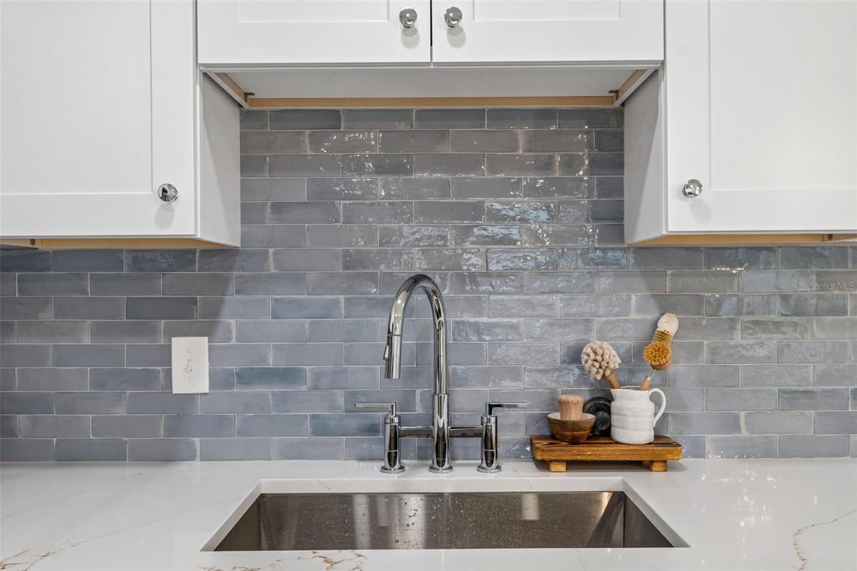 403 DRIFTWOOD DRIVE — photo 10 of 37
