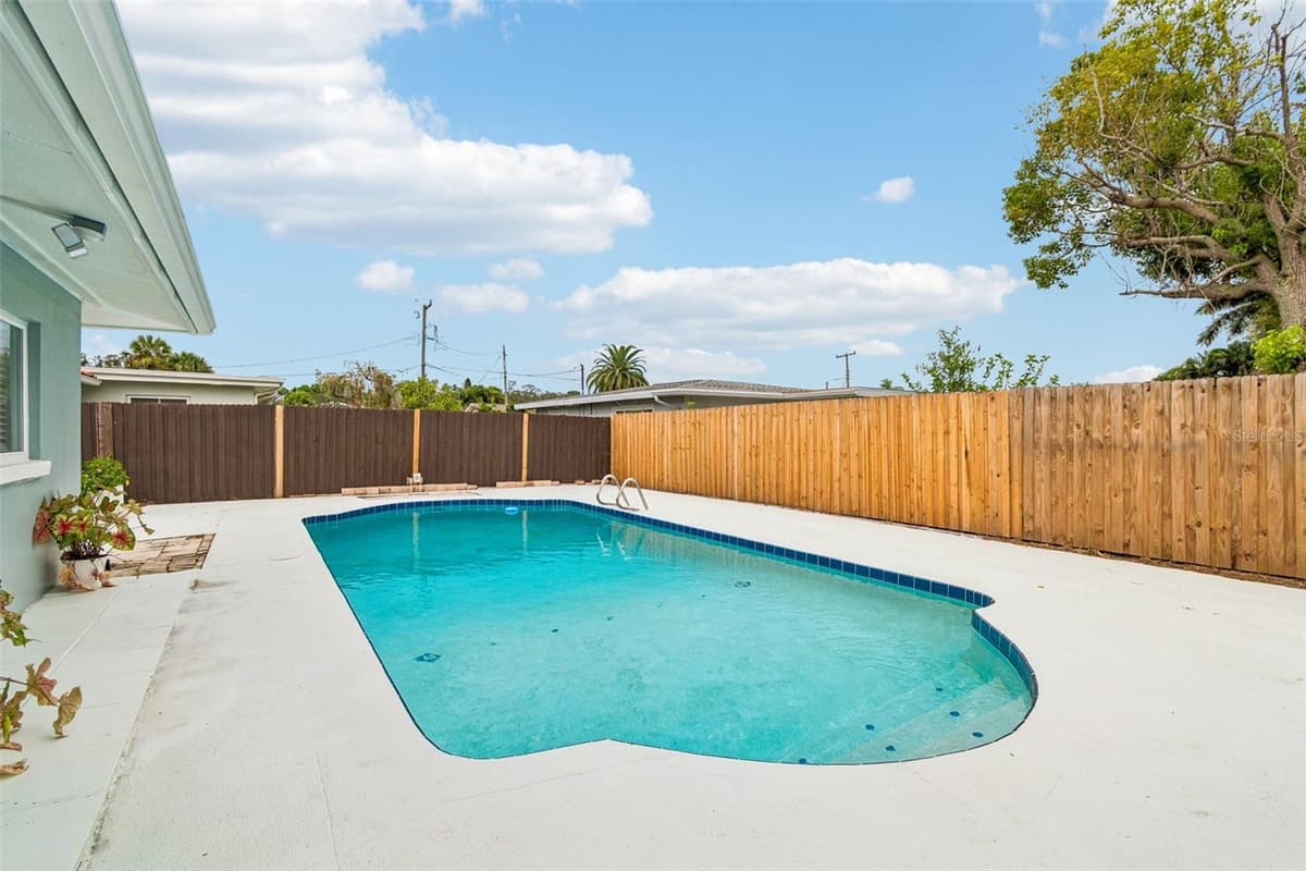 403 DRIFTWOOD DRIVE — photo 33 of 37