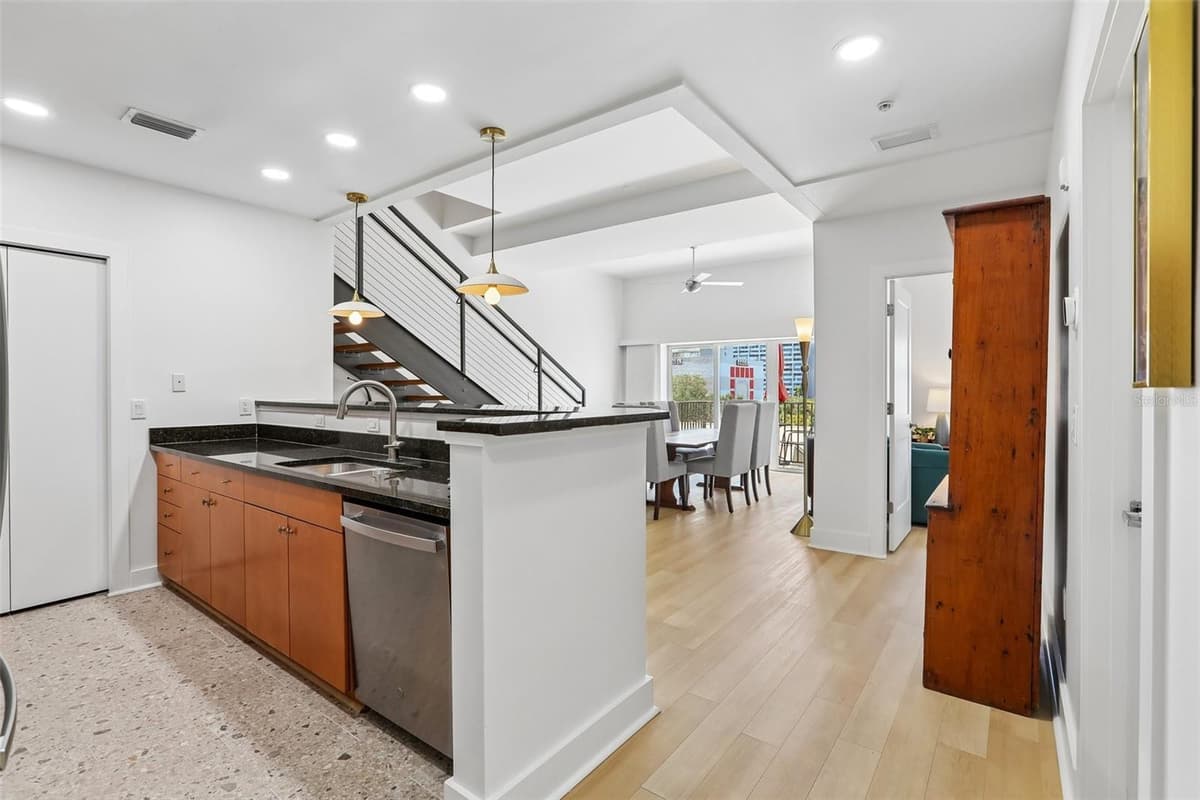 1010 CENTRAL AVENUE — photo 4 of 52