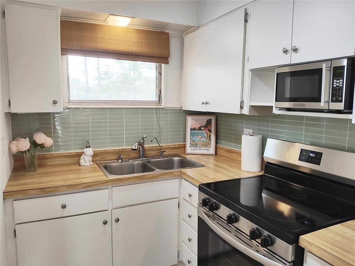 2155 WOOD STREET — photo 2 of 32