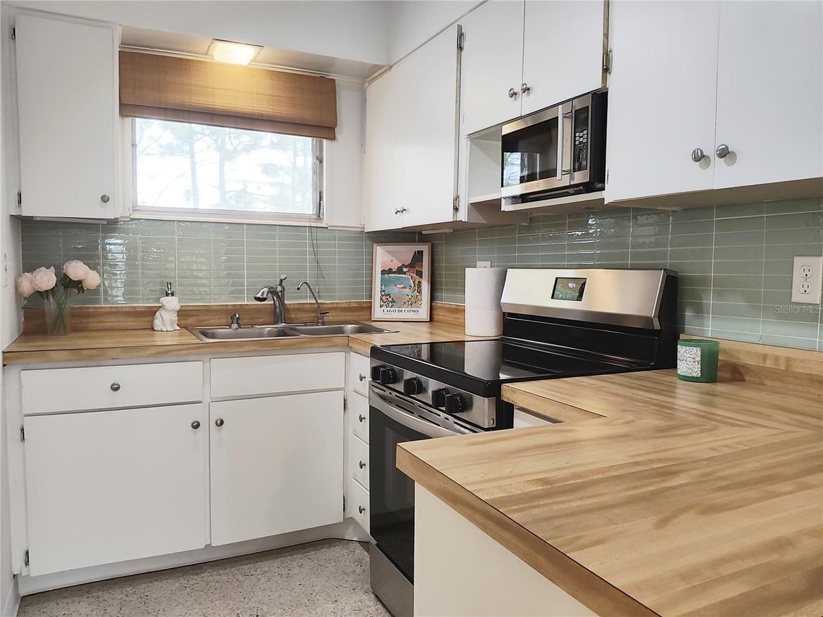 2155 WOOD STREET — photo 3 of 32