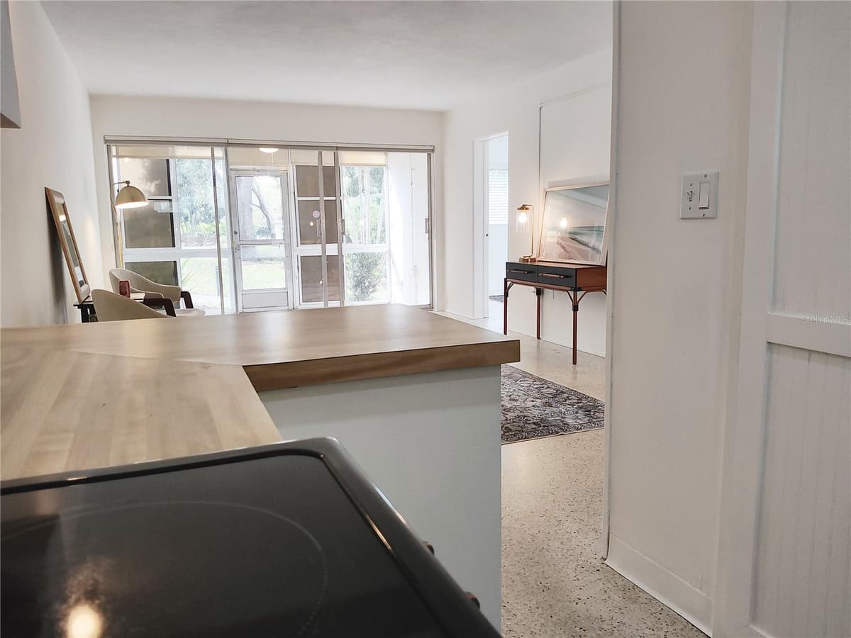2155 WOOD STREET — photo 5 of 32