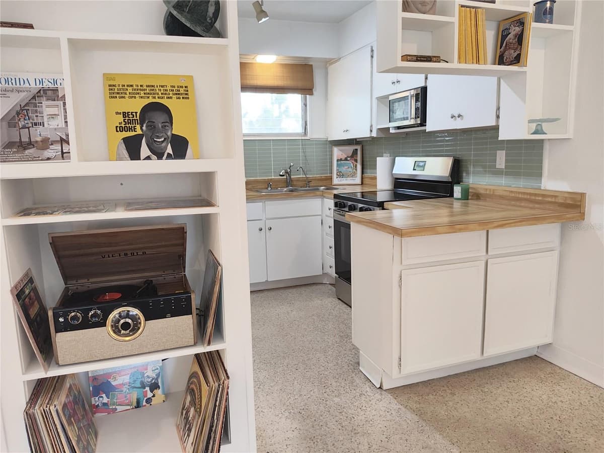 2155 WOOD STREET — photo 4 of 32