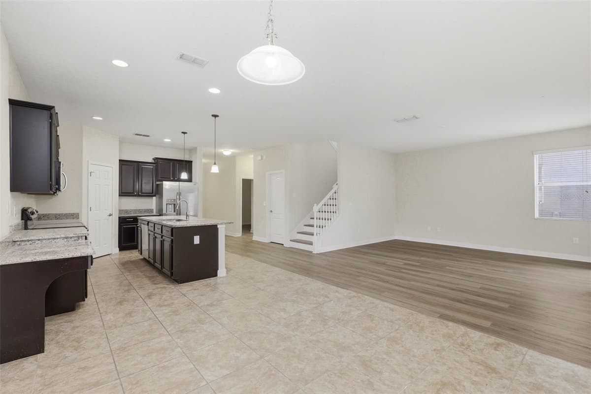 15621 SIGNATURE DRIVE — photo 13 of 35
