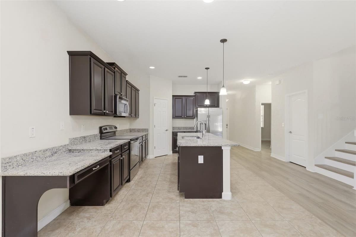 15621 SIGNATURE DRIVE — photo 14 of 35